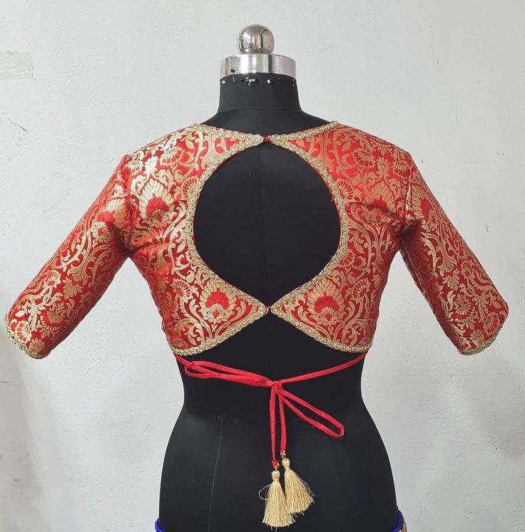 Red Blouse For Lehenga, Blouse For Benarasi Saree, Silk Brocade Blouse Designs, Banarasi Sari Blouse Designs, Banarasi Blouse Designs Latest Back, Bnarsi Sadi Blouse Design, Silk Blouse Designs Back, Blouse Designs Latest Banarasi Saree, Silk Blouse Back Designs