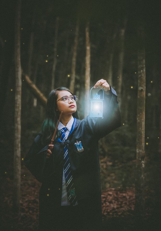 Harry Potter Photoshoot Ideas At Home, Harry Potter Inspired Photoshoot, Harry Potter Birthday Photoshoot, Harry Potter Senior Pictures, Harry Potter Themed Photoshoot, Ravenclaw Photoshoot, Slytherin Photoshoot, Wizard Photoshoot, Harry Potter Photoshoot Ideas