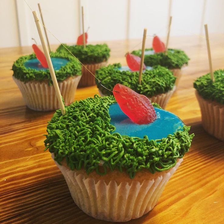 cupcakes decorated with green and blue frosting