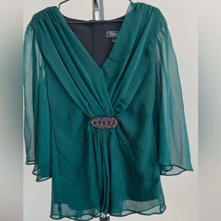 Never Worn Blouse. In Great Condition - Dress Barn - Emerald Green - 3/4 Length Bell Sleeve - V Neck Hidden - Back Zipper - Bead Embellishment - Blouse Size 8 - 100% Polyester Elegant Chiffon V-neck Tops, Chiffon V-neck Blouse For Parties, Elegant Green Chiffon Blouse, Green V-neck Chiffon Top, Green Chiffon V-neck Top, Elegant Top With 3/4 Sleeves For Party, Elegant Chiffon V-neck Blouse, Elegant V-neck Chiffon Blouse, Elegant V-neck Chiffon Tops