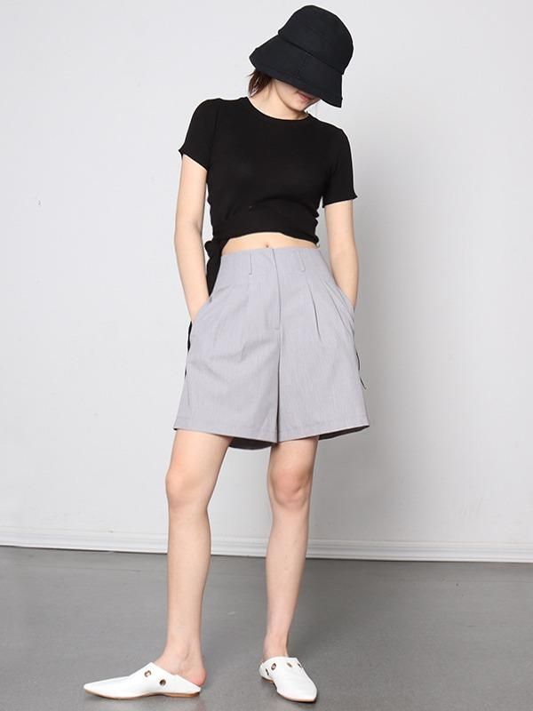 Sku CY-!59095 Material >50%Cotton , Spandex Style Empire , Wide Leg , Original Feature High-Waisted , Solid Occasion Casual , Simple , Original Creation Seasons Summer Type Shorts Color GRAY Size S,M Please consult the size chart we provide for this item's measurements to help you decide which size to buy.Please note: There may be 1-3cm differ due to manual measurement. INCH Waist Bottom Length S 28.35 17.72 M 29.92 18.11 Modern Bottoms With Built-in Shorts, Modern Bottoms With Built-in Shorts For Spring, Trendy Fitted Shorts With Pockets, High Waist Gray Elastane Bottoms, Chic High Waist Elastane Shorts, Chic High-waist Elastane Shorts, Trendy Fitted Shorts, High Waist Elastane Shorts For Summer, High Waist Stretch Shorts For Summer