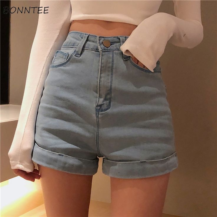 Celana Fashion, Aesthetic Clothing Stores, Egirl Outfits, Tokyo Street Fashion, High Waisted Shorts Denim, Soft Grunge, Grunge Style, Denim Shorts Women, Doc Martens