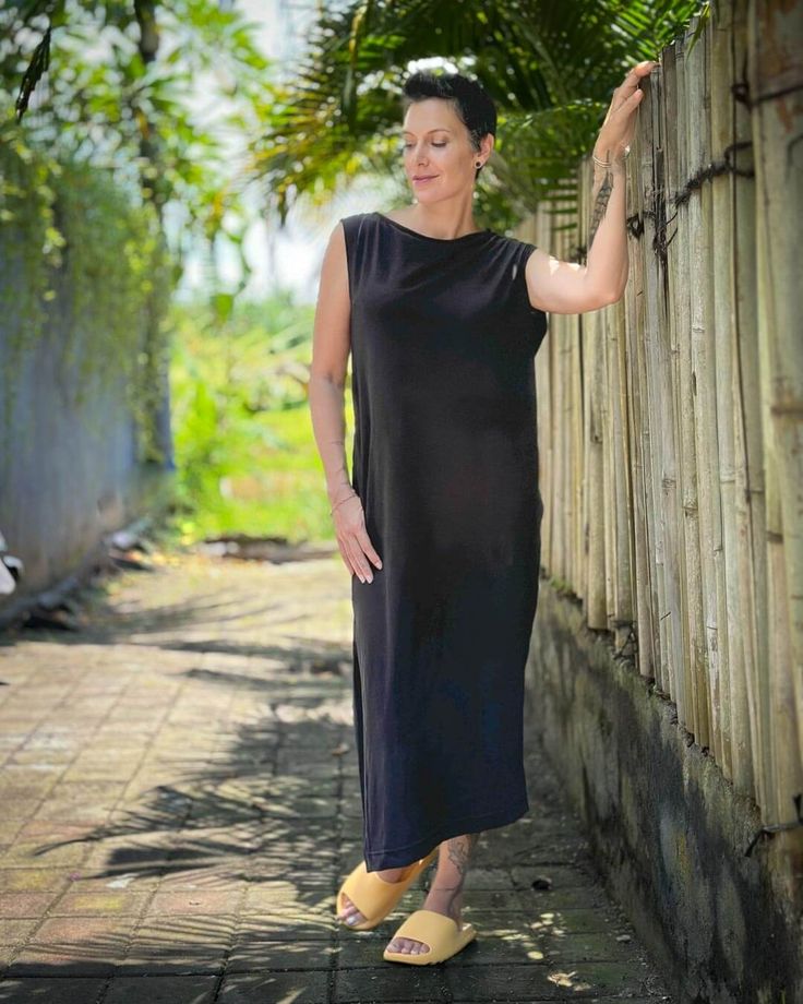 Laid back and travel-ready. Our 100% cotton dress features pockets a generous side slit. Perfectly packable for hot weather climates.  Take it to the beach as an easy cover up, or dress it up for the evening. You'll want to wear it everyday on your next vacation destination. Available online in 5 colors. https://caraucci.com/products/pocket-dress Convertible Maxi Dress, Boatneck Dress, Cotton Maxi Dress, Boat Neck Dress, Cotton Maxi, Maxi Dress Cotton, Dropwaist Dress, Loose Tops, Pocket Dress