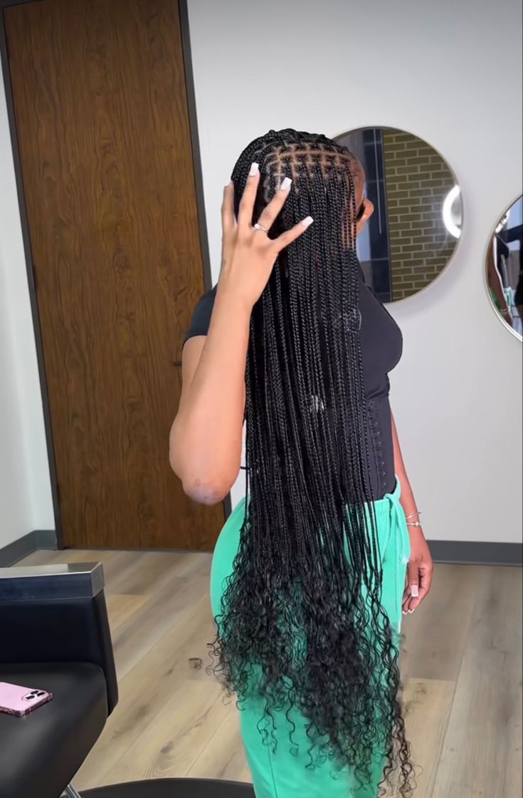 Knotless Braids On Black Women, Small Braids With Curls At The End, Mini Knotless Braids With Curly Ends, Small Knotless With Curls At The End, Braids With Waves At The End, Small Knotless Box Braids Curly Ends, Small Knotless Braids Curly Ends, Knotless Box Braids Curly Ends, Small Knotless Braids With Curly Ends