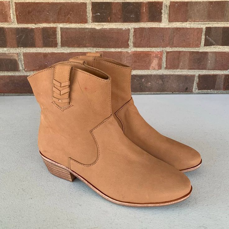 Jack Rogers Stella Oak Almond Toe Pull On Ankle Boots Women's Size Us 6 New. In Great New Condition. Y217 Western Ankle-high Booties Medium Width, Western Style Booties With Medium Width, Casual Ankle Booties With Heel Pull Tab, Spring Closed Toe Moto Boots, Medium Width Ankle-high Moto Boots For Spring, Casual Moto Boots With Stacked Heel For Spring, Casual Booties With Leather Sole And Medium Width, Casual Moto Boots Medium Width For Spring, Spring Moto Boots With Medium Width And Closed Toe