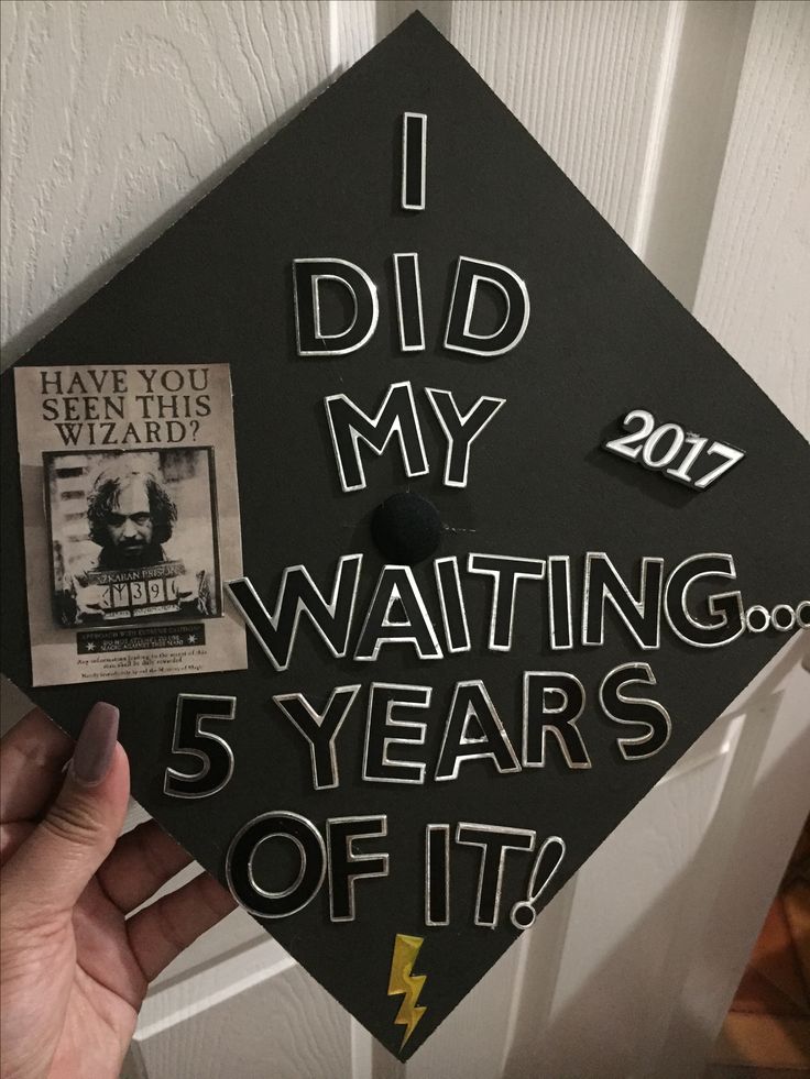 Harry Potter graduation cap Once Upon A Time Graduation Cap, Harry Potter Graduation Quotes, Librarian Graduation Cap, Harry Potter Cap Decoration Graduation, Slytherin Graduation Cap, Grad Cap Ideas Harry Potter, Harry Potter Graduation Cap Ideas, Httyd Graduation Cap, Aesthetic Grad Cap