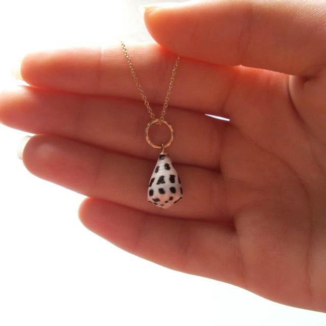 "Hebrew Cone Shell Necklace~ This dainty sweet necklace has a small Hebrew cone shell that hangs from a hammered jump ring on fine chain. Great gift for the beach lover! Made with sterling silver Chain approx. 18\" Ring and shell dangle approx. 1\" Also available in 14k gold fill~ https://www.etsy.com/listing/169607670/seashell-necklace-small-hebrew-cone?ref=shop_home_active_5 Shop~ http://www.etsy.com/shop/HanaMauiCreations?ref=pr_shop_more International buyers please read our shipping policies Hawaiian Shell Jewelry, Shell Pendant Necklace, Seashell Accessories, Hebrew Cone Shell, Seashell Jewelry Diy, Seashell Cross, Shell Diy, Mermaid Accessories, Boho Nails