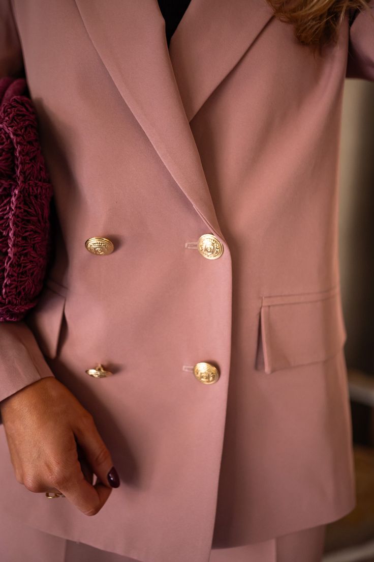 Long sleeve blazer in a beautiful old pink shade that is paired with lining for comfort, as well as shoulder pads and four golden buttons. The perfect blazer to style up or down all year round! Our model is wearing the Old Pink Maona Pants and Black Andrea Top Colors: old pink - red Sizes: XS / S / M / L XS: Length 26.38 in - Width 17.32 in S: Length 26.77 in - Width 17.72 in M: Length 27.56 in - Width 18.50 in L: Length 28.35 in - Width 19.29 in 97% Polyester - 3% Elastane / Lining: 100% polyes Pink Blazer With Suit Collar And Buttons, Pink Blazer Dress For Work, Pink Double-breasted Blazer For Office, Tailored Pink Blazer With Buttons, Pink Business Blazer With Button Closure, Chic Pink Double-breasted Blazer, Pink Chic Double-breasted Blazer, Pink Double-breasted Blazer For Work, Elegant Pink Double-breasted Blazer