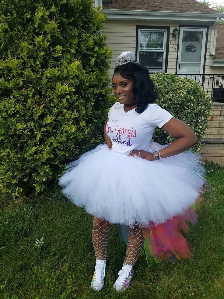 Sneakerball Party Outfits, Sneakerball Outfits Women, Wedding Manifestation, Bachelorette Tutu, Bride To Be Bachelorette, Tutu Skirt Outfit, Sweet 16 Outfits, Tutu Ideas, Baddie Clothes