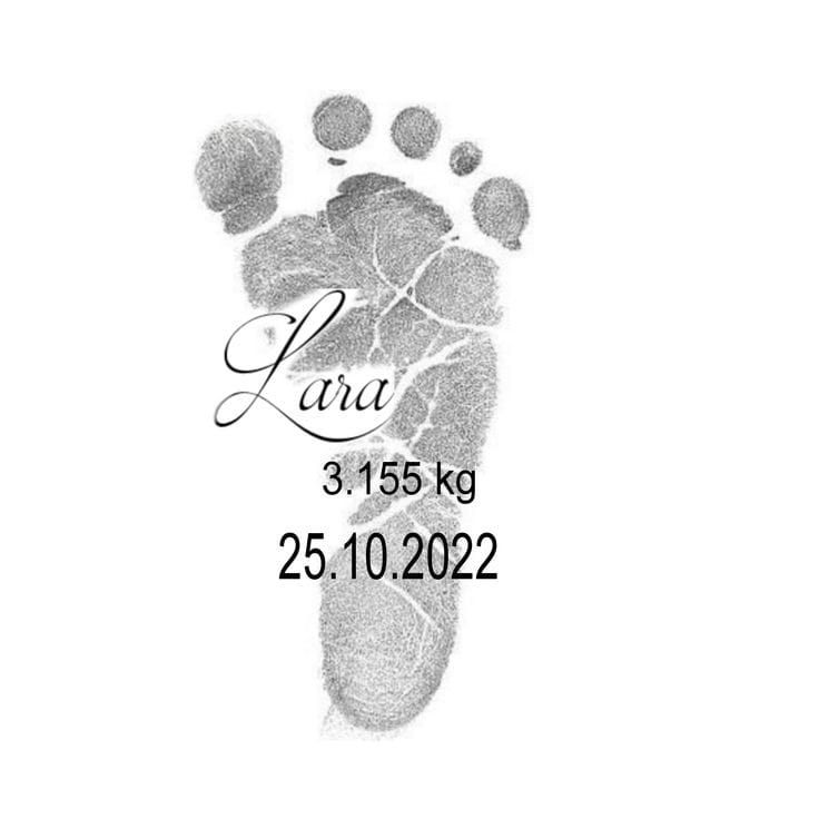 a hand and foot print with the words laua 3, 5 kg 25 10 022