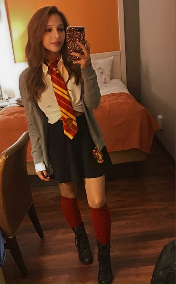 Sultry Gryffindor outfit Hermoine Costume Adult, Harry Potter Diy Outfit, Diy Gryffindor Costume, Harry Potter Female Costumes, Woman Harry Potter Costume, Ravenclaw Costume Women, Gryffindor Costume Women, Womens Harry Potter Costume, Harry Potter Customes Halloween