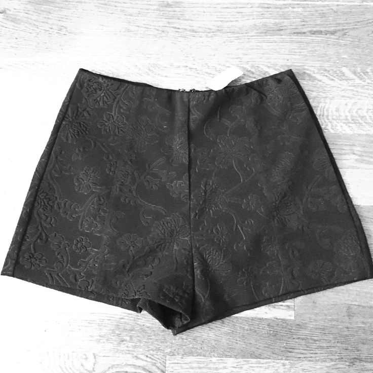 Floral Black High-Waisted Shorts High Waist Bottoms With Built-in Shorts For Date Night, Spring Bottoms With Built-in Shorts For Going Out, Elegant Short Leg Bottoms For Night Out, Elegant Short Bottoms For Night Out, Chic Black Short Leg Bottoms, Elegant Black Bottoms With Short Inseam, Elegant Stretch High-waisted Shorts, Stretch Short Length Bottoms For Date Night, Fitted Shorts For Going Out