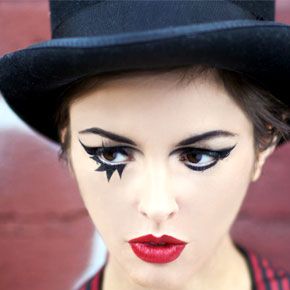 I would wear this makeup around every day if my kids would let me. Mime Makeup Pretty, Pantomime Makeup, Rockstar Makeup, Karneval Diy, Rockstar Costume, Circus Makeup, Fantasy Make-up, Mime Makeup, Concert Makeup