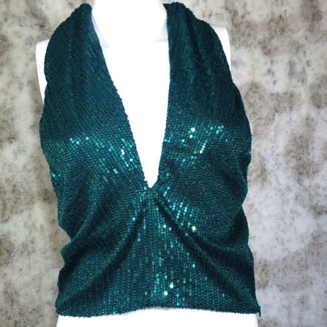 Nwt Vint & Love Green Sparkle Sleeveless Sequined & Glitter Blouse For Wedding All Seasons Size L New With Tag Please See Pictures For Details Evening Party Season Halter Neck Tank Top, Fitted Sleeveless Halter Top For Wedding, Green Sleeveless Halter Top For Party, Glamorous Halter Neck Top For Party Season, Glamorous Summer Wedding Tops, Sequin Halter Neck Top For Night Out, Glamorous Halter Neck Tank Top For Party, Sleeveless Party Halter Top With Sequins, Glamorous Sequined Halter Neck Tank Top