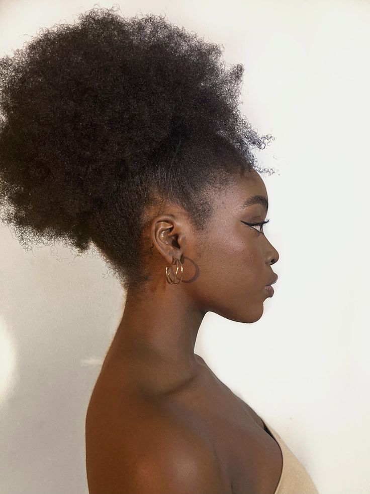 4b/4c Hair, Black Women Side Profile, Side Profile Black Woman, Black Woman Side Profile, Women Side Profile, Side Part Afro, 4b Afro, Natural Hair Styles Black Women, Natural Hair 4c