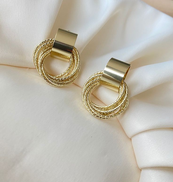 Earrings For Women, Earrings Silver, elegant earrings, gold color earrings Elegant Earrings Gold, Silver Elegant Earrings, Breastmilk Jewelry, Color Earrings, Jewellery Inspiration, Women Earrings, Earrings Elegant, Dangly Earrings, Delicate Earrings