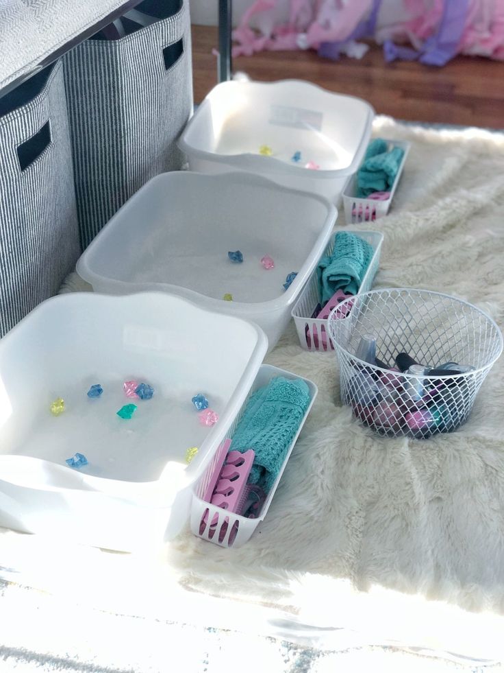 several dishes and cups are sitting on a bed