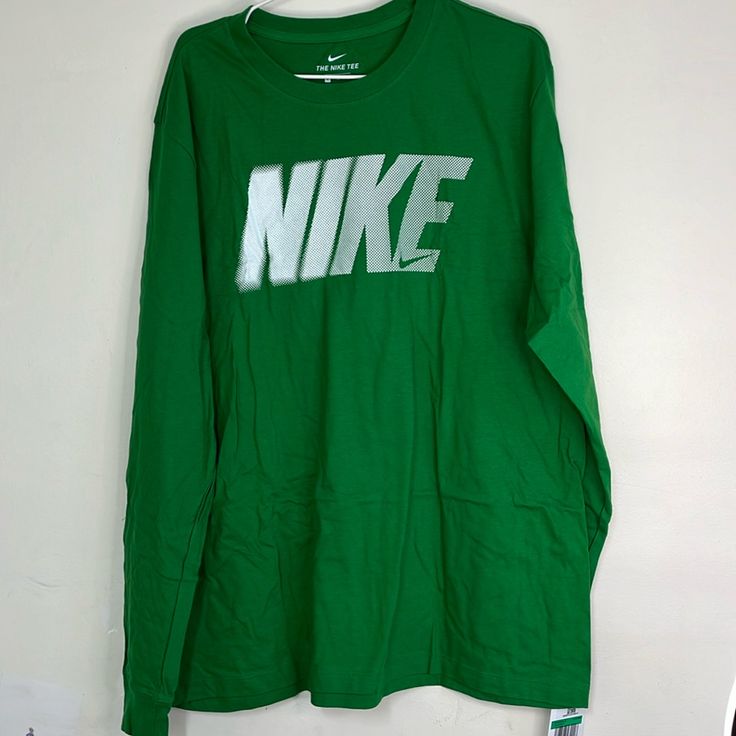 Nike Sportswear Men Long Sleeve T Shirt Size Xl Green Nwt Nike Long Sleeve Tops For Sports Events, Long Sleeve Cotton Workout T-shirt, Casual Long Sleeve T-shirt For Gym, Green Graphic Print Crew Neck Activewear, Nike Green Sports T-shirt, Nike Cotton Long Sleeve T-shirt, Green Sports Tops With Logo Print, Green Logo Print Athleisure T-shirt, Green Athleisure T-shirt With Logo Print