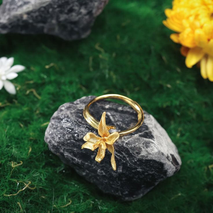 Crafted of sterling silver, this exquisite Iris Flower Ring offers a timeless style with a touch of luxurious femininity. Its impressive design perfectly encapsulates the delicate beauty of the iris flower, making it a perfect accessory to any ensemble. An elegant choice for the modern woman who exudes grace and sophistication. DETAILS Plating: 18k Gold Materials: 18k Gold on Silver Size:  Adjustable Silver  Weight:  1.5g Iris Jewelry, Diamond Star Necklace, Star And Moon Necklace, Diamond Evil Eye, Iris Flower, Lucky Bracelet, Evil Eye Earrings, Delicate Beauty, Iris Flowers