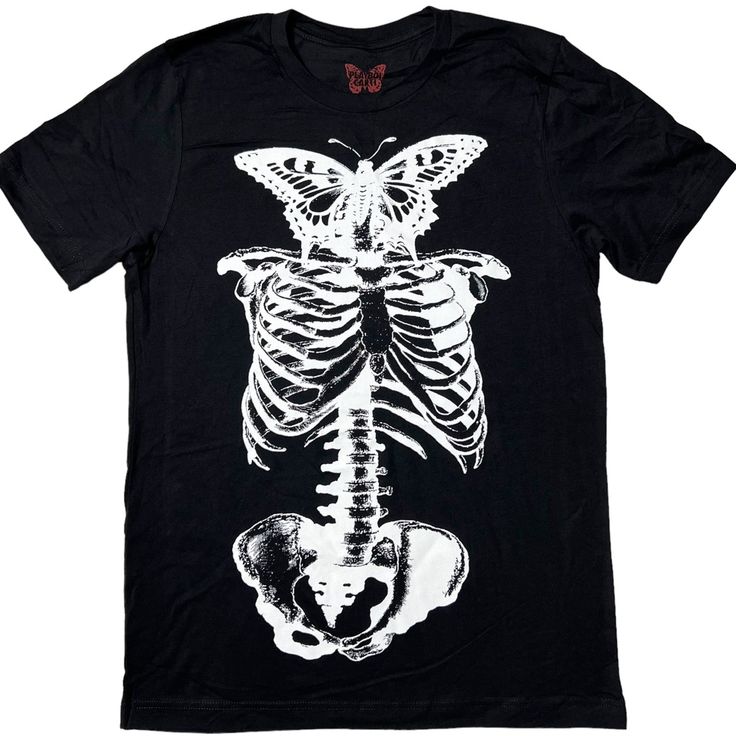 Brand New Without Tags Playboi Carti Official Butterfly Skeleton Tour 2017 Graphic T-Shirt In Black Unisex Xs, M, Xl Available No Fabric Content Tags Crewneck Short Sleeve Authentic Official Tour Merch Measures Approx Lying Flat Xs Shoulder To Shoulder 15” Pit To Pit 16.5” Shoulder To Hem 26.5” Sleeve 8.5” Medium Shoulder To Shoulder 16.5” Pit To Pit 19.5” Shoulder To Hem 28.5” Sleeve 9” Xl Shoulder To Shoulder 18.5” Pit To Pit 23” Shoulder To Hem 31.5” Sleeve 10.5” No Trades Fitted Alternative Style T-shirt With Graphic Print, Punk Skull Print T-shirt For Summer, Fitted Graphic Tee With Skull Print, White Fitted Punk T-shirt, Fitted Graphic T-shirt For Alternative Fashion, Fitted Graphic Print T-shirt For Alternative Fashion, Alternative Style Fitted Crew Neck T-shirt, Fitted Crew Neck Alternative T-shirt, Fitted Alternative Style Crew Neck T-shirt