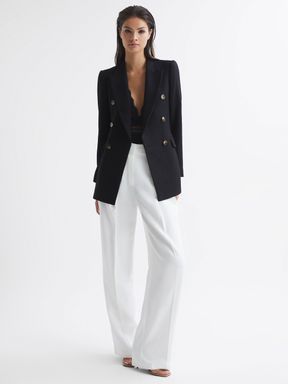 Black Blazer And White Pants, White Pants And Black Blazer, Black Blazer White Pants Outfit, Black Blazer Outfit, Blazer Outfits For Women, Mode Chic, Twill Weave, Blazer Outfits, White Blazer