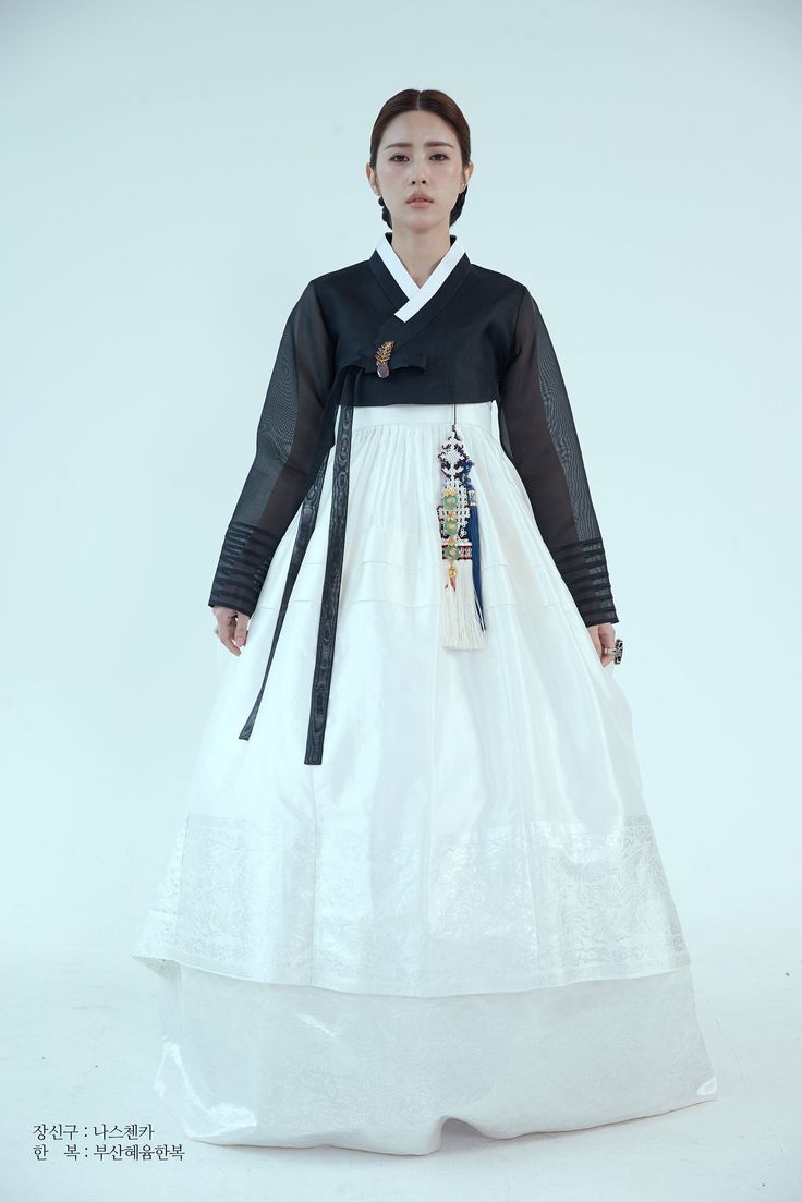 [노리개 /Korea hanbok norigae of NASCHENKA Seoul] You can see many high quality silk hanbok norigae in NASCHENKASouthKorea We are making many other beautiful color norigae. If you watch Korean historical dramas, you can often see Naschenka design products. Now you can see and owns the high-quality NASCHENKA korea in Etsy. You can have enough conversation before buying, so please send me a message anytime. NASCHENKA's Hanbok Norigae is a high quality silk Norigae. Norigae knots and even though small Korean Historical Fashion, Korea Culture, Hanbok Wedding, Korean Wedding Dress, Korea Hanbok, Hanbok Traditional, Korea Wedding, Korean Accessories, Korean Traditional Dress