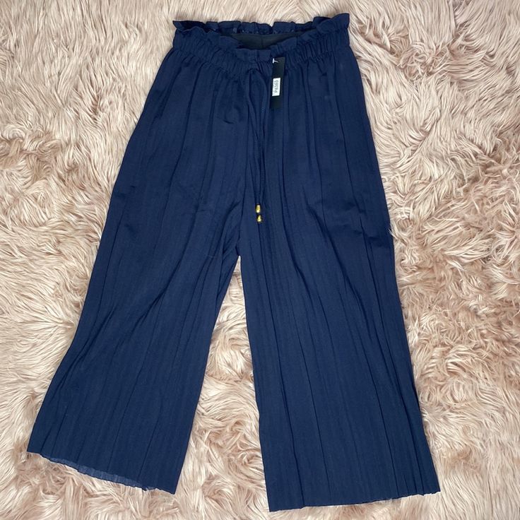 Brand New!! Depending On Your Height It May Be More Of A Capri And It’s High Waisted. There Is No Size Cause It Says One Size!! But It Will Fit Size Medium To Large!! Waist 14” But Can Stretch Because It’s A Stretch Band Pants. Crotch Down Length 19 1/2” Length From Top Of Pants To Crotch 15”. Elastic Waistband Capris For Beach, Casual Navy Bottoms For Spring, Casual Capri Length Pants For Day Out, Navy Casual Bottoms For Day Out, Casual Navy Bottoms For Day Out, Chic Capri Pants With Elastic Waistband, Chic Capri Length Pants With Elastic Waistband, Blue Wide Leg Capris For Summer, Blue Cropped Leg Bottoms For Day Out