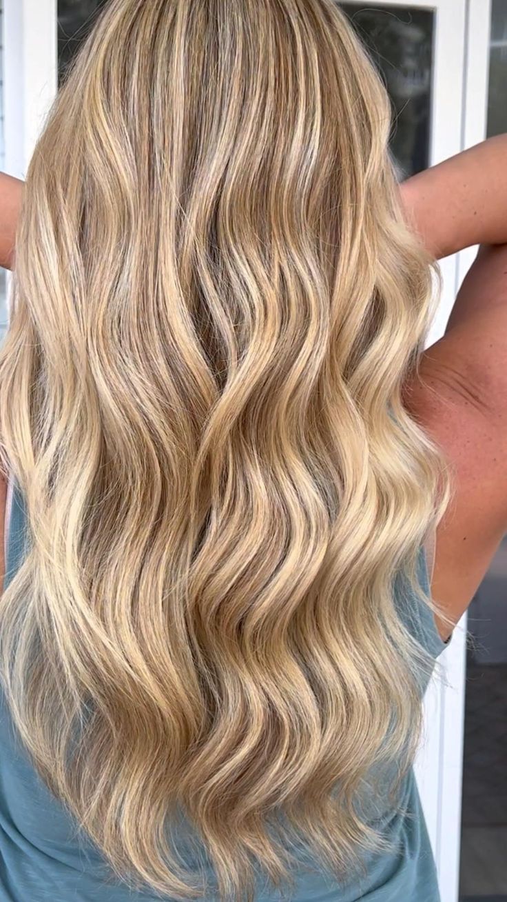 #BlondeHairGoals #BlondeTransformation #HairMakeover #BlondeBeauty #BlondeAmbition #HairInspo #BlondeBombshell #BlondeJourney #NewHairWhoDis #BlondeVibes #HairTransformation #BlondeLife #BlondeHighlights #BlondeObsessed #BlondeMagic Highlights Brown Hair Blonde, Brown Hair Blonde Highlights, Dirty Blonde Hair With Highlights, Boliage Hair, Best Balayage, Highlights Hair Color, Warm Blonde Hair, Blonde Hair Goals, Perfect Blonde Hair