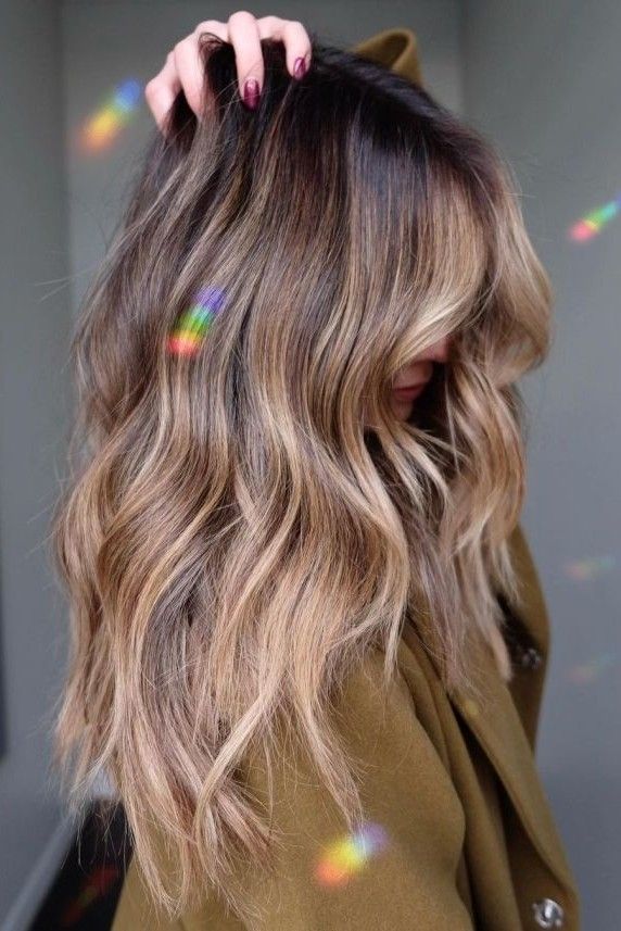 Caramel Blonde Highlights Carmel Blonde Root Melt, Bronze Hair Balayage, Face Framing Foils Brunette, Root Smudge Brunette To Caramel, Caramel Melt Hair, Reddish Blonde Balayage, Chrishell Stause Hair Color, Chrishell Hair, Black Hair Blonde Balayage