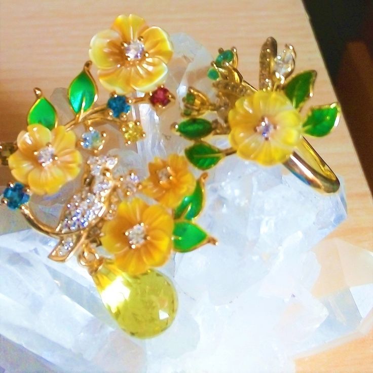 roses with natural citrine, multicolor sapphire emerald mother of pearl 925 silver sterling golden plate 5 cm long pendant and ring size 7 Yellow Flower-shaped Formal Jewelry, Formal Yellow Flower-shaped Jewelry, Fine Jewelry Flower Brooch, Yellow Gold Multi-stone Brooches As Gift, Yellow Flower Shaped Jewelry For Formal Occasions, Exquisite Jeweled Brooches As Gift, Exquisite Jeweled Brooches For Gifts, Multicolor Round Brooch Jewelry, Multicolor Gold Plated Jewelry For Gift