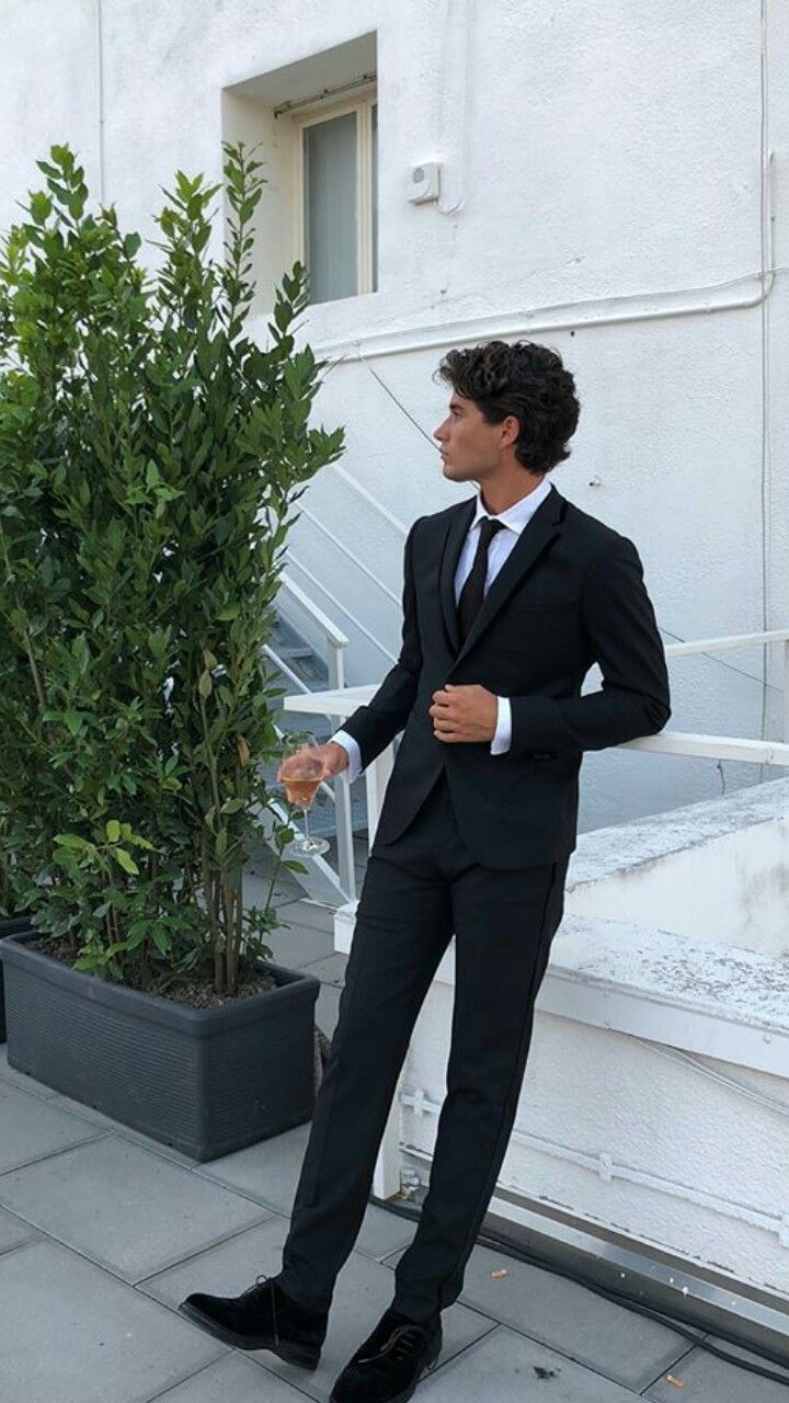 Guys Suits Aesthetic, Graduation Suit Men Black, Mens Suits Graduation, Prom Dress For Guys, Rich Man In Suit, Mens Prom Fits, Suit Outfit Men Classy, Suits For Boys Wedding, Prom Suits For Men Aesthetic