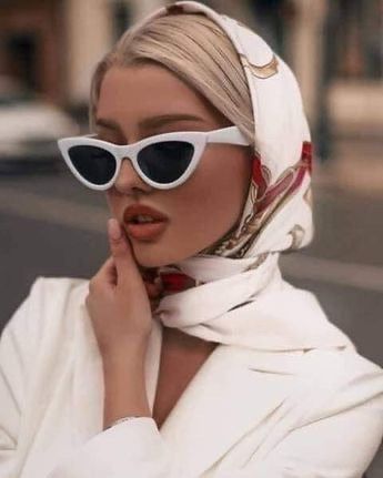 Mode Swag, Vintage Photoshoot, Head Scarf Styles, White Sunglasses, Vintage Mode, Life Tips, 가을 패션, Beauty And Lifestyle, Mode Vintage