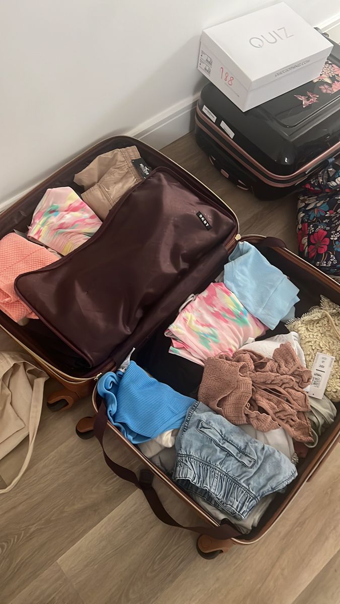 04•07•2023, getting ready for holiday! #albania #packing #summer #suitcase Packing Clothes Aesthetic, Packing A Suitcase Aesthetic, Bags For Traveling For Women, Parking Clothes In A Bag, Packing For Traveling, Traveling Bag Packing, Summer Suitcase Packing, Traveling Bags For Women, Suit Case Packing