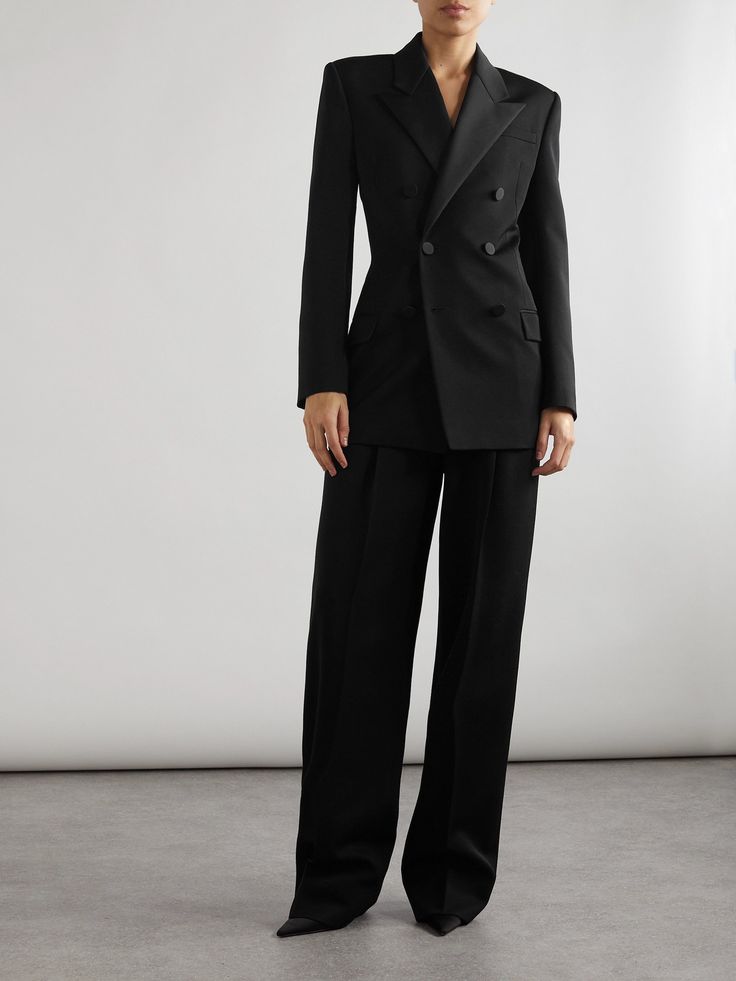 A reinterpretation of traditional tuxedo jackets, SAINT LAURENT's double-breasted blazer is designed with a nipped-in waist balanced by angular, structured shoulders. It's made from grain de poudre wool and has twill-trimmed peak lapels and covered buttons, including at the cuffs. Formal Party Outfit Classy Blazers, Modern Suits For Women Black, Women's Suits Modern, Balmain Suit Women, Ysl Suit Women, Classic Jackets For Women, Tuxedo For Woman, Elegant Night Outfit, Tuxedo Jacket Women