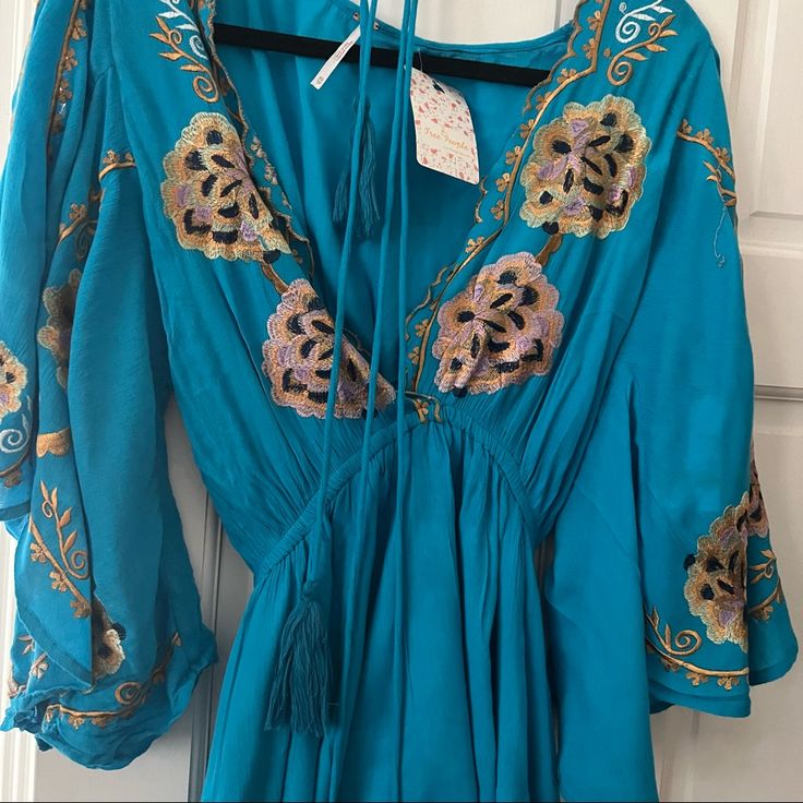 Free People Aqua Blue Dress Size X Small. Open Sleeves. Elastic Waist With Ties Around The Waist With Tassels. V Neck With Paisley Print Around The Neck And Sleeves. Never Worn. Pink Boho Dress, Pink Purple Dress, Aqua Blue Dress, Blue Floral Maxi Dress, Open Sleeves, Women Bodycon Dress, Free People Tunic, Corset Mini Dress, Mini Sweater Dress