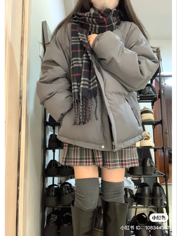 Im Cold Outfit, Anime Winter Outfit, Fem Streetwear, School Outfits Ideas, Winter Outfits Korean, Korean Winter Outfits, Outfit Ideas Everyday, Outfit Ideas For School, Outfit Ideas Winter