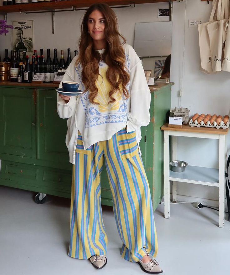 Stripe Pants Outfit, Colorful Summer Outfits, Stile Hijab, Boho Mode, Mode Zara, Skandinavian Fashion, Chique Outfits, Looks Party, Looks Street Style