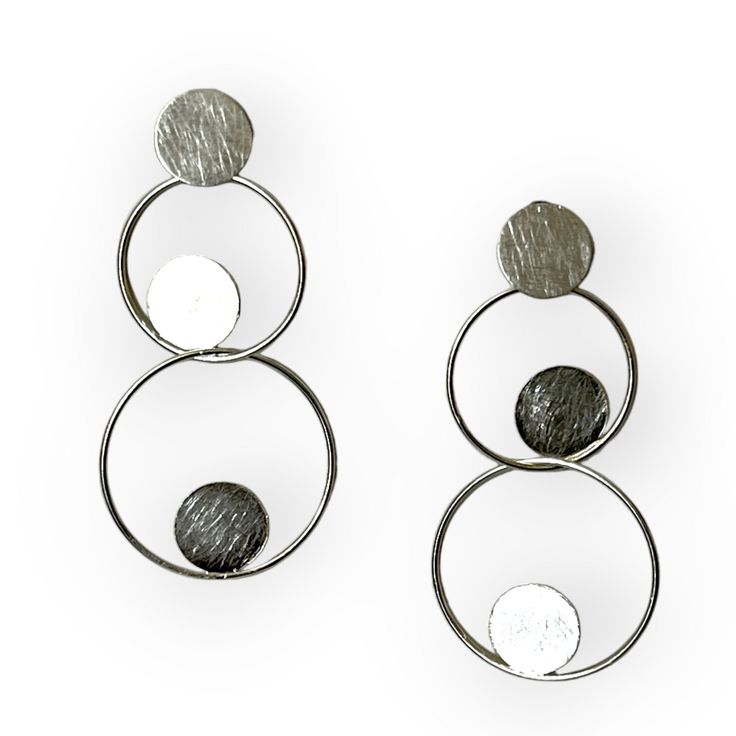 Interlocking circles sterling silver drop earrings - Sundara Joon Modern Silver Round Disc Earrings, Elegant Metal Round Disc Earrings, Modern Silver Round Disc Jewelry, Elegant Open Circle Sterling Silver Earrings, Modern Sterling Silver Round Disc Earrings, Modern Nickel-free Round Disc Earrings, Minimalist White Gold Linear Earrings, Minimalist White Gold Round Linear Earrings, Minimalist White Gold Circle Earrings