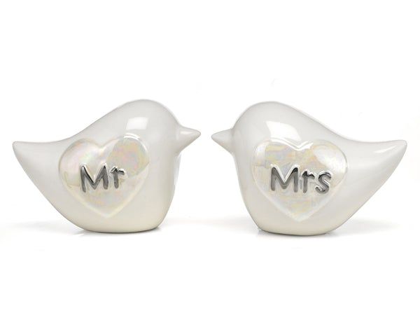 Mr. & Mrs. Porcelain Love Birds Cake Topper Wedding Reception Accessories, Bird Cake Topper Wedding, Wedding Cake Birds, Birds Cake, Bird Cake Toppers, Bird Cake, Square Wedding Cakes, Wedding Motifs, Wedding Cake Tops