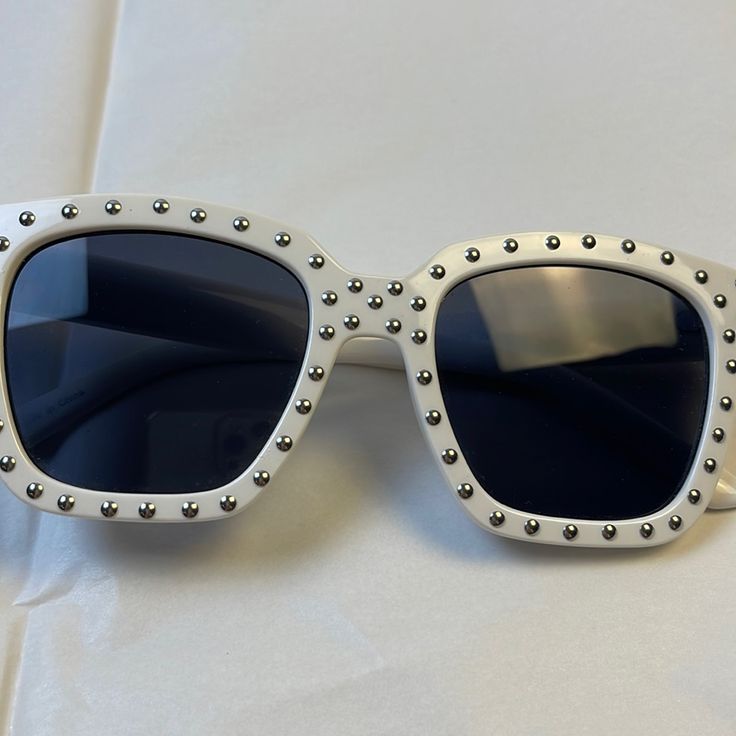 Never Worn White Sunglasses For Summer Festival, White Festival Sunglasses For Summer, Casual White Sunglasses For Party, Summer Festival White Sunglasses, White Tinted Festival Sunglasses, 1990 Fashion, Paris Is Burning, White Rims, White Sunglasses