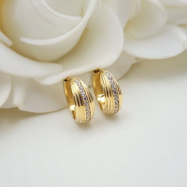 Stunning solid 14k yellow gold huggies earrings. This unique design is perfect for everyday and everywhere. Elegant, shint and everlasting. Huggies earrings sit close to the earlobe and will also fit in girls. No need to take off to sleep, to shower to run, etc. 14k gold will not tarnish or rust. Perfect gift.  Materials: 14k gold , Cubic zirconia. Diameter: 14mm Thickness: 5mm Weight: 2.9 grams 14k stamped (585) Brand new  Fast shipping Gift box included 💓 Briza Collections is a small family b Earrings Design Gold New Model, 2 Grams Gold Ear Rings, Tarnish Resistant Huggie Diamond Earrings For Anniversary, 14k Gold Huggie Earrings With Vvs Clarity Diamonds, Anniversary Tarnish-resistant Huggie Diamond Earrings, Gold Diamond Earrings For Anniversary, Gold Plated Hallmarked Huggie Earrings, Tarnish Resistant Round Cut Earrings For Anniversary, Classic Huggie Hoop Earrings With Diamond Cut