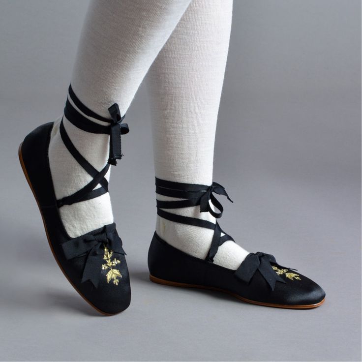 American Duchess: PRE ORDER Penelope Ladies' Regency Slippers (Black) Regency Slippers, Helena Costume, American Duchess Shoes, Regency Shoes, Black Regency, Asoiaf Fashion, Regency Dresses, Historical Recipes, Costume College