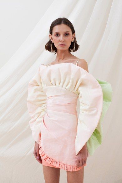 Sandra Mansour Spring 2020 Ready-to-Wear collection, runway looks, beauty, models, and reviews. Sandra Mansour, Rock Dress, Fashion Weeks, 가을 패션, Fashion 2020, Looks Style, Mode Inspiration, Retro Outfits, Fashion Details