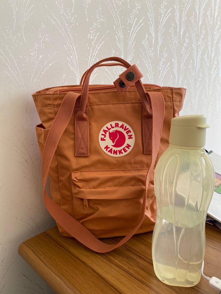 Kanken Totepack Aesthetic, Kanken Totepack Outfit, Kanken Bag Aesthetic, Kanken Totepack Mini, Kanken Totepack, Kanken Aesthetic, Dream Backpack, Fjallraven Kanken Mini, Indoor Playroom