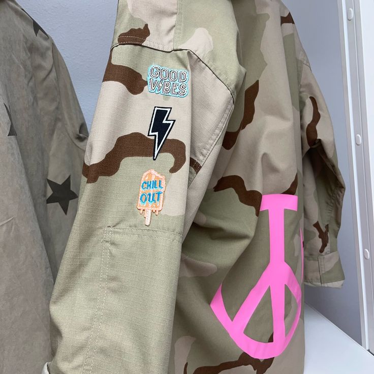 Nwt Pch The Label Pink Peace Sign Patch Jacket Oversized Unisex One Size Casual Khaki Outerwear With Patches, Trendy Khaki Outerwear With Patch Pockets, Outdoor Cotton Outerwear With Logo Patch, Hooded Outerwear With Embroidered Patch For Streetwear, Vintage Outerwear With Embroidered Patch For Streetwear, Streetwear Outerwear With Embroidered Patch, Pink Retro Patchwork Outerwear, Military Style Khaki Outerwear With Patches, Patches Jacket