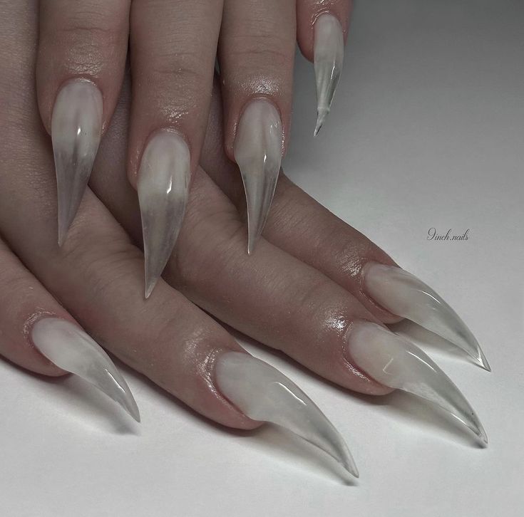 Halloween Claw Nails, Nails Claws Long, Super Sharp Stilleto Nails, Cat Nail Acrylic, Acrylic Cat Nails, Claw Nails Aesthetic, Cat Claw Nails Acrylic, Dystopian Nails, Claw Like Nails