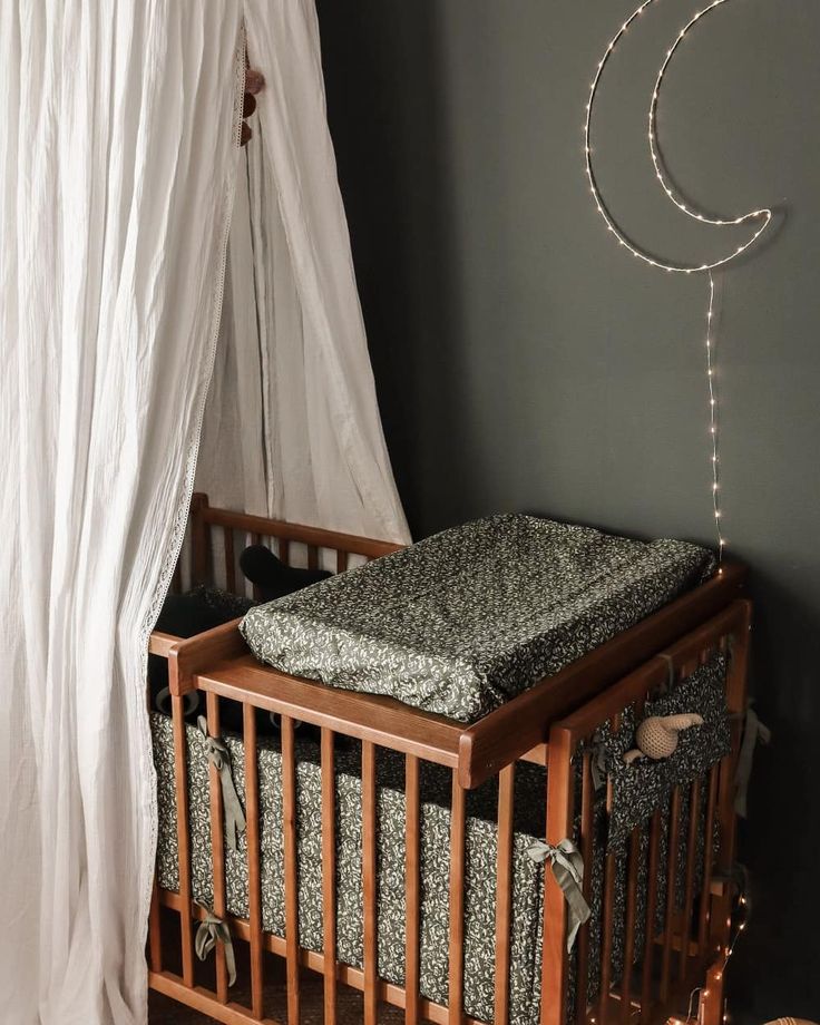 Small Baby Room, Small Space Nursery, Elegant Nursery, Newborn Room, Kids Rooms Inspo, Nursery Canopy, Comfy Place, Parents Room, Home Decor Aesthetic