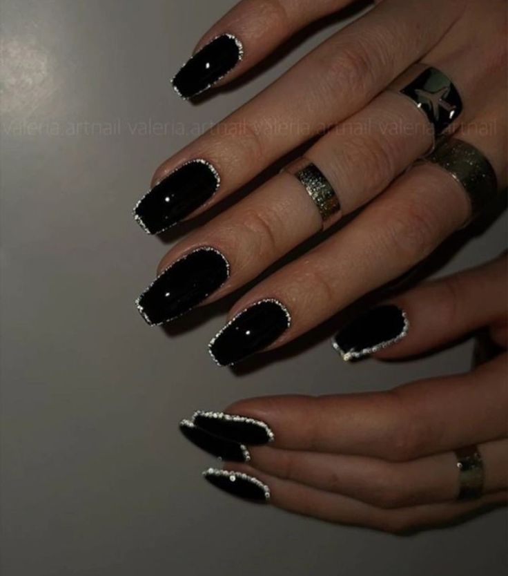 Short Birthday Nails, Birthday Concept, Hoco Nails, Silver Nail Polish, Reflective Nails, Black Nails With Glitter, S Nails, Black Acrylic Nails, Silver Nail