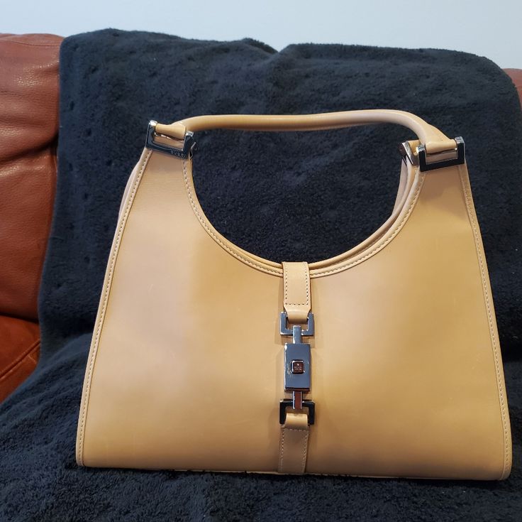 Gucci Vintage Tan Leather Med Hobo Shoulder Bag Gold Details Pristine Condition! Gucci Bags Handbags, Gucci Vintage, Hobo Shoulder Bag, Gucci Bags, Gold Details, Vintage Gucci, Tan Leather, Gucci Bag, Bags Handbags