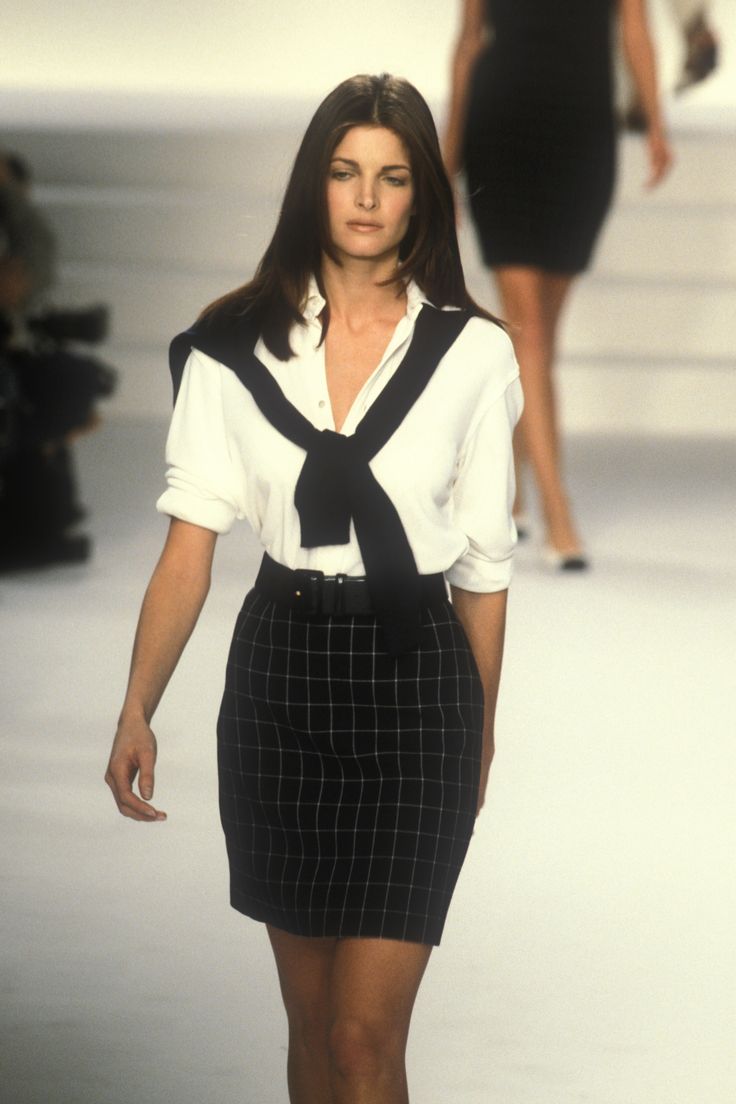 Ralph Lauren Runway, Mode Gossip Girl, 90s Runway Fashion, Runway Fashion Couture, Runway Outfits, Corporate Fashion, 1990s Fashion, 90s Fashion Outfits, Kaia Gerber